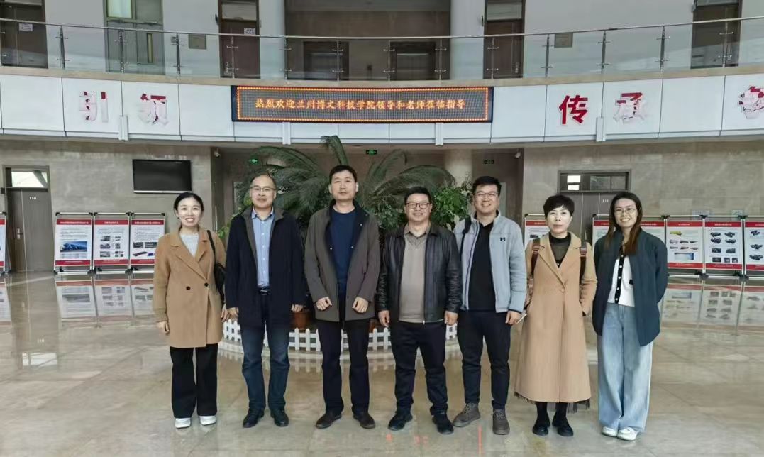 我院车辆工程专业教师团队赴中车齐齐哈尔车辆有限公司大连研发中心开展调研交流