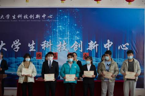 说明: 说明: E:\大学生科技创新中心\换届大会照片\HF5A7668.jpg